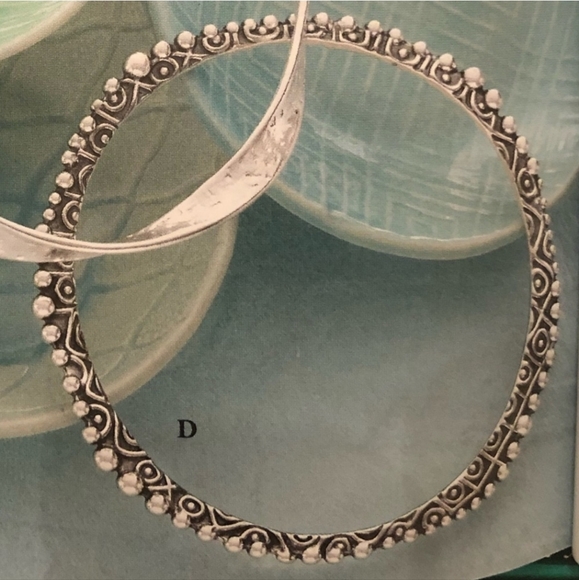 Like NEW Silpada Sterling Silver 'Perfectly Quirky' Etched Design Bangle B2279 - Picture 1 of 16
